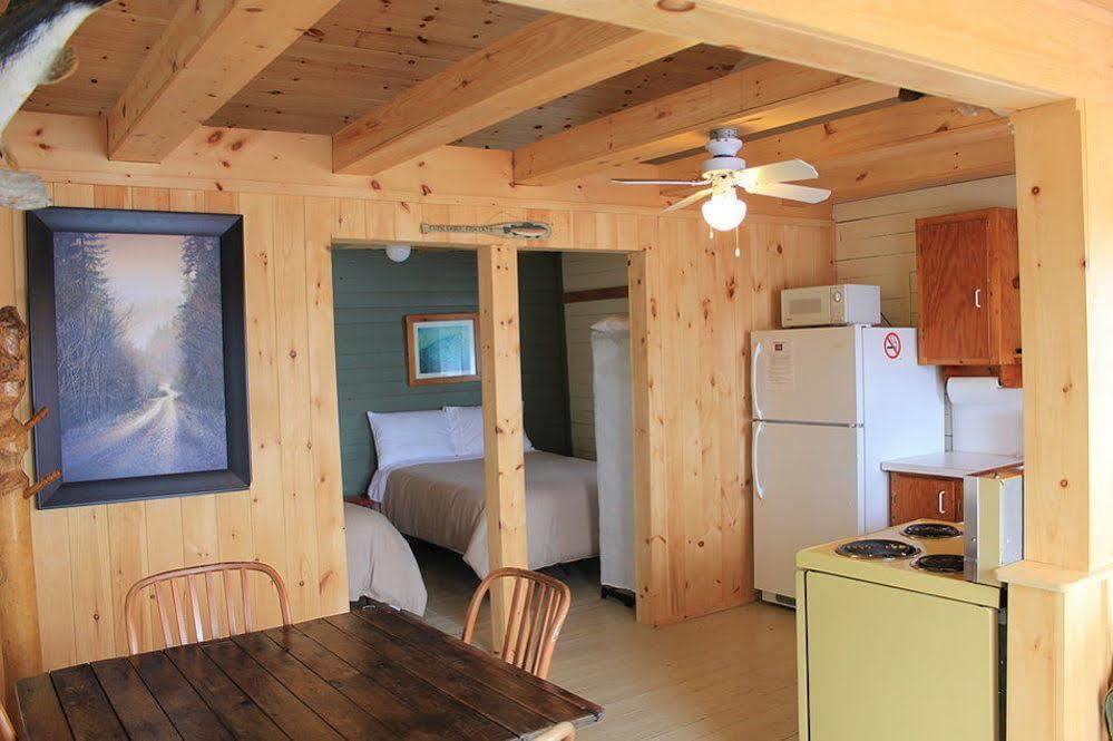 Mashkinonje Lodge Lavigne ภายนอก รูปภาพ